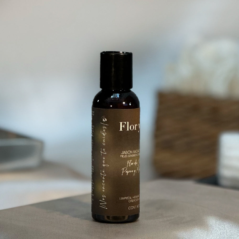 Kit con 2 Jabones Faciales y Corporales: Caléndula y Flor de Caléndula, Pepino y Miel de Abeja con bolsa de viaje 60 ml